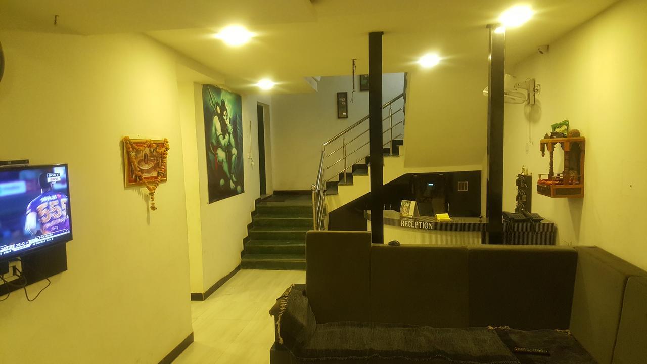 Hotel Kalajanki Udždžain Exteriér fotografie