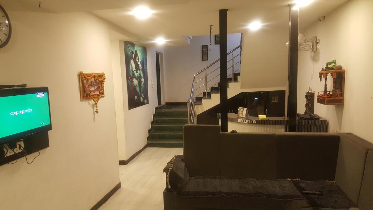 Hotel Kalajanki Udždžain Exteriér fotografie